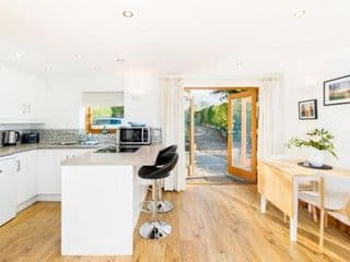 Pass the Keys Rural Retreat in Rowington, Warwickshire - Photo 12