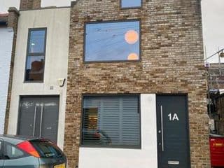 May Road, stylish townhouse - Photo 4