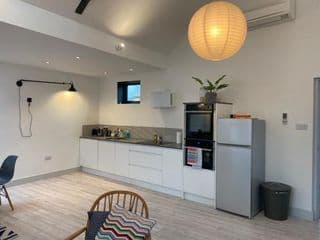 May Road, stylish townhouse - Photo 6