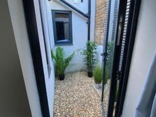 May Road, stylish townhouse - Photo 8
