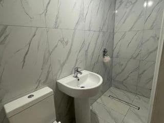 Brand New Modern Flat - Photo 3