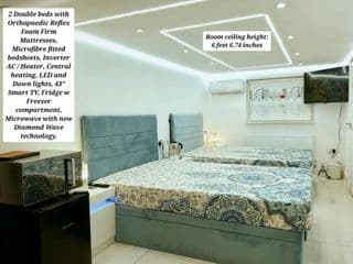 Double Bedroom with Private Bathroom Near Grand Union Canal w Optional 4 Single Sofa Beds in TV Lounge for Family Stays