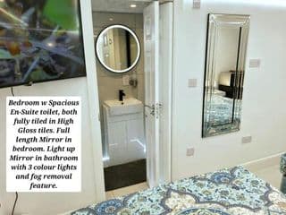 Double Bedroom with Private Bathroom Near Grand Union Canal w Optional 4 Single Sofa Beds in TV Lounge for Family Stays - Photo 14