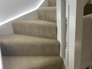 Double Bedroom with Private Bathroom Near Grand Union Canal w Optional 4 Single Sofa Beds in TV Lounge for Family Stays - Photo 18