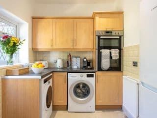 Mulberry House - Luxurious and Modern 4-Bed in Solihull near NEC,JLR, Airport, Resorts World, HS2 - Photo 2