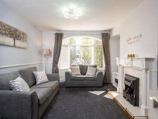 Mulberry House - Luxurious and Modern 4-Bed in Solihull near NEC,JLR, Airport, Resorts World, HS2 - Photo 15