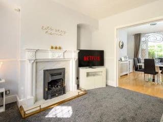 Mulberry House - Luxurious and Modern 4-Bed in Solihull near NEC,JLR, Airport, Resorts World, HS2 - Photo 16