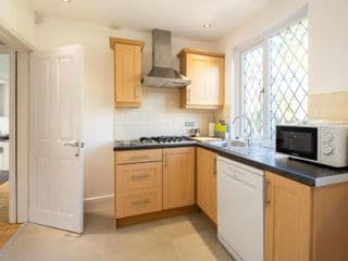 Mulberry House - Luxurious and Modern 4-Bed in Solihull near NEC,JLR, Airport, Resorts World, HS2 - Photo 20