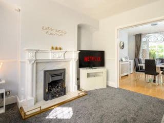 Mulberry House - Luxurious and Modern 4-Bed in Solihull near NEC,JLR, Airport, Resorts World, HS2 - Photo 6