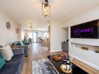 The Oaklands - Luxury spacious 6-bed, near Solihull, Birmingham City, JLR, NEC, Airport, Resorts World, HS2