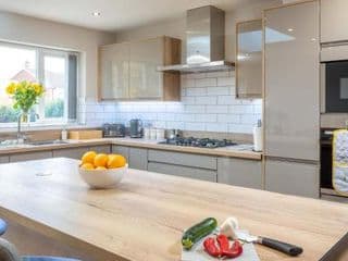 The Oaklands - Luxury spacious 6-bed, near Solihull, Birmingham City, JLR, NEC, Airport, Resorts World, HS2 - Photo 4