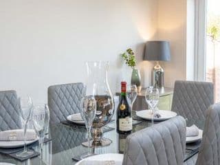 The Oaklands - Luxury spacious 6-bed, near Solihull, Birmingham City, JLR, NEC, Airport, Resorts World, HS2 - Photo 5