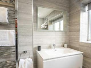 The Oaklands - Luxury spacious 6-bed, near Solihull, Birmingham City, JLR, NEC, Airport, Resorts World, HS2 - Photo 7