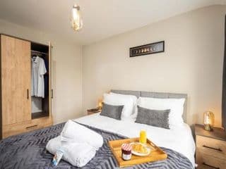 The Oaklands - Luxury spacious 6-bed, near Solihull, Birmingham City, JLR, NEC, Airport, Resorts World, HS2 - Photo 10