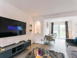 The White House - Grand & Spectacular 5-bed, sleeps 14- Central Solihull, NEC, JLR, HS2, Resorts World, Airport - Photo 16