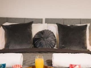 The White House - Grand & Spectacular 5-bed, sleeps 14- Central Solihull, NEC, JLR, HS2, Resorts World, Airport - Photo 18