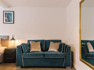 The White House - Grand & Spectacular 5-bed, sleeps 14- Central Solihull, NEC, JLR, HS2, Resorts World, Airport - Photo 23