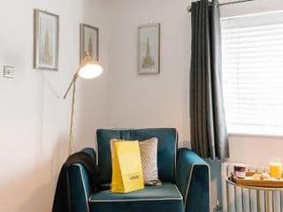The White House - Grand & Spectacular 5-bed, sleeps 14- Central Solihull, NEC, JLR, HS2, Resorts World, Airport - Photo 24