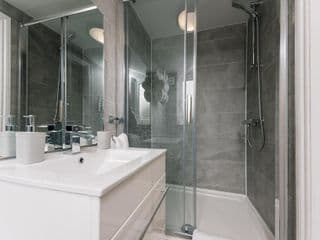 The White House - Grand & Spectacular 5-bed, sleeps 14- Central Solihull, NEC, JLR, HS2, Resorts World, Airport - Photo 6
