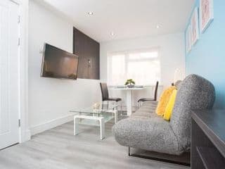 Heathrow Windsor Studios and rooms with free Wifi and Parking - Photo 13
