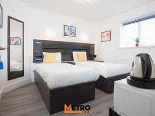 Heathrow Windsor Studios and rooms with free Wifi and Parking - Photo 3