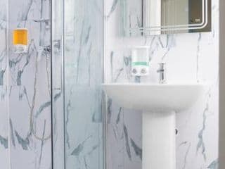 Heathrow Windsor Studios and rooms with free Wifi and Parking - Photo 5