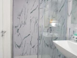 Heathrow Windsor Studios and rooms with free Wifi and Parking - Photo 6