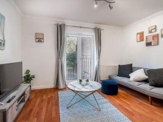 Pass the Keys Stylish Cosy and Central 1 Bed Flat with Parking