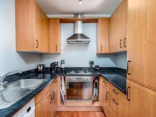 Pass the Keys Stylish Cosy and Central 1 Bed Flat with Parking - Photo 3