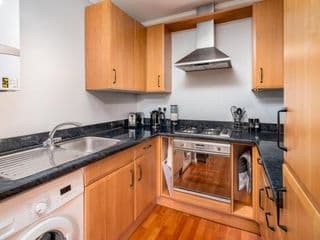 Pass the Keys Stylish Cosy and Central 1 Bed Flat with Parking - Photo 6