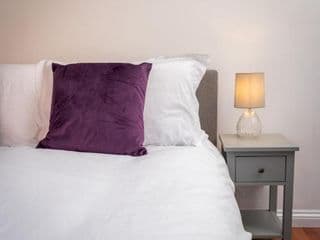 Pass the Keys Stylish Cosy and Central 1 Bed Flat with Parking - Photo 7