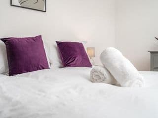 Pass the Keys Stylish Cosy and Central 1 Bed Flat with Parking - Photo 8