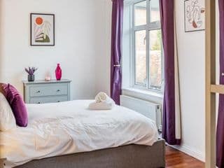 Pass the Keys Stylish Cosy and Central 1 Bed Flat with Parking - Photo 10