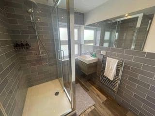 Light and Modern 2BR 1.5BA, newly refurbished! - Photo 9
