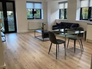 Brand new luxury apartment with free parking and gym