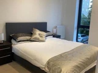 Brand new luxury apartment with free parking and gym - Photo 11