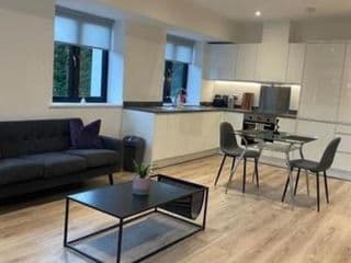 Brand new luxury apartment with free parking and gym - Photo 12