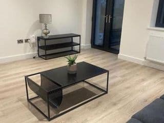 Brand new luxury apartment with free parking and gym - Photo 3