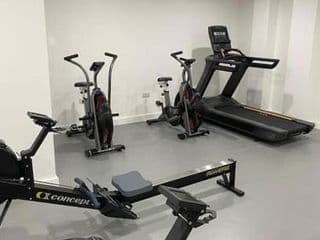 Brand new luxury apartment with free parking and gym - Photo 10