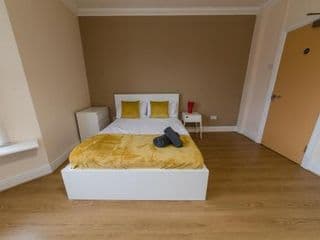 Modern and Spacious House Perfect for Teams - Photo 15