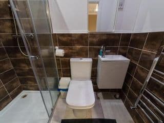 Modern and Spacious House Perfect for Teams - Photo 17