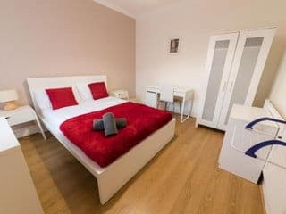 Modern and Spacious House Perfect for Teams - Photo 3