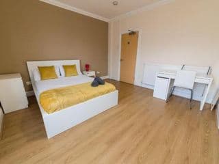Modern and Spacious House Perfect for Teams - Photo 6