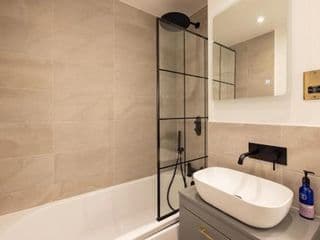 Luxurious 1-bedroom apartment in Kensington Olympia - Photo 14