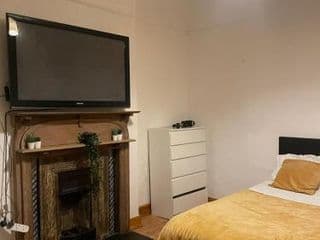 Great Value Bedroom Fern 1 - Photo 3