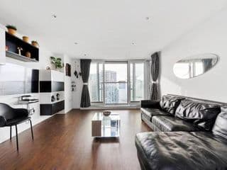 Two Bedroom Apartment - London ExCeL Stays
