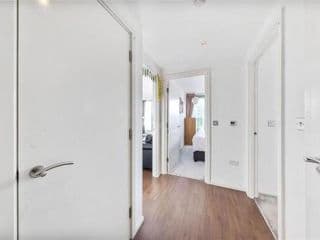 Two Bedroom Apartment - London ExCeL Stays - Photo 8