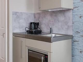 Modern Studio Apartments - Photo 4