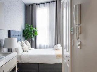 Modern Studio Apartments - Photo 5