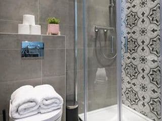 Modern Studio Apartments - Photo 7